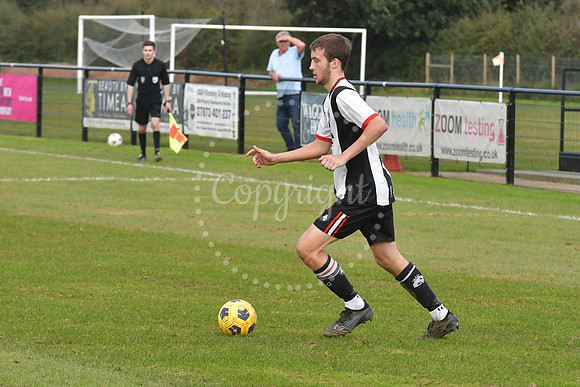 Southwell City Res (B/W) v Collingham (Orange) football action