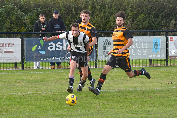 Southwell City Res (B/W) v Collingham (Orange) football action
