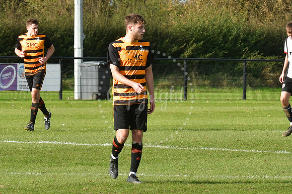 Southwell City Res (B/W) v Collingham (Orange) football action