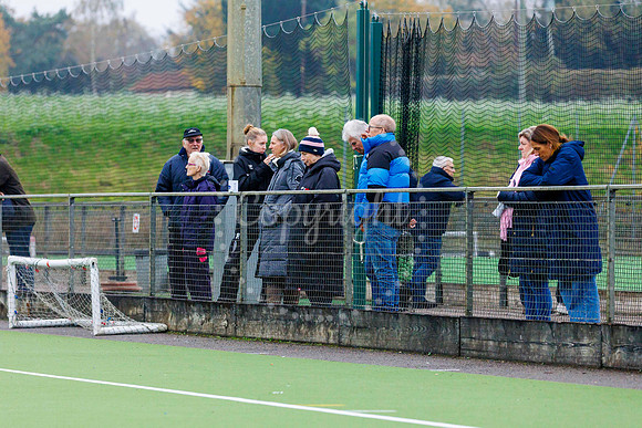 Harleston Magpie Ladies I mark Remembrance ahead of their game a