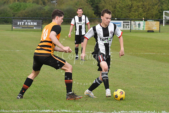 Southwell City Res (B/W) v Collingham (Orange) football action