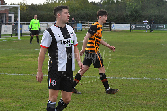 Southwell City Res (B/W) v Collingham (Orange) football action
