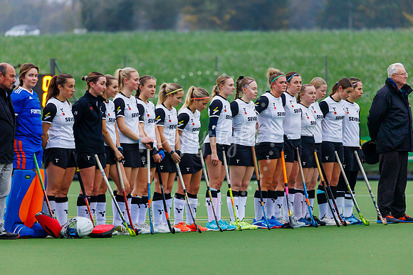 Harleston Magpie Ladies I mark Remembrance ahead of their game a