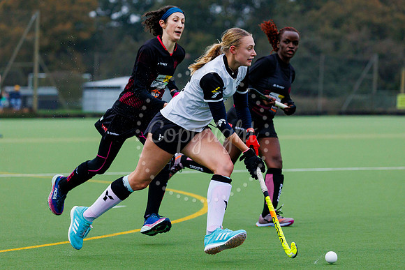 Hockey action from Harleston Magpies Ladies’ I vs Slough I