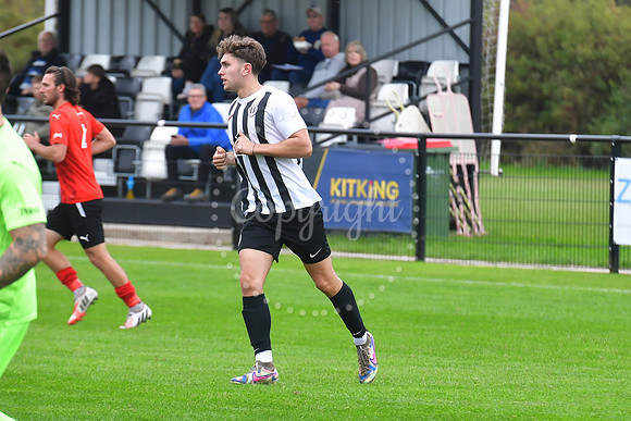 Southwell FC v FCV Grace Dieu football action