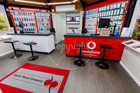 Digital Phone Shop officially opened a store in Diss on Monday.