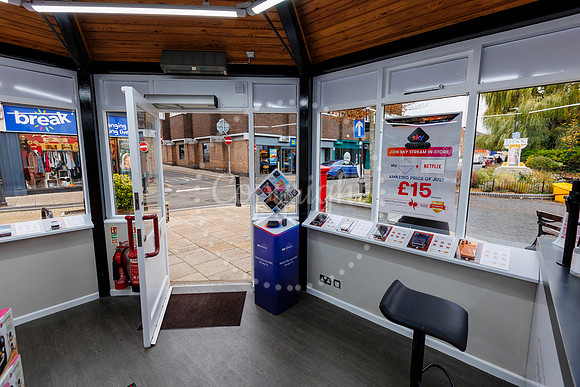 Digital Phone Shop officially opened a store in Diss on Monday.