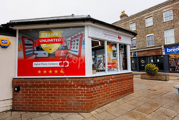 Digital Phone Shop officially opened a store in Diss on Monday.