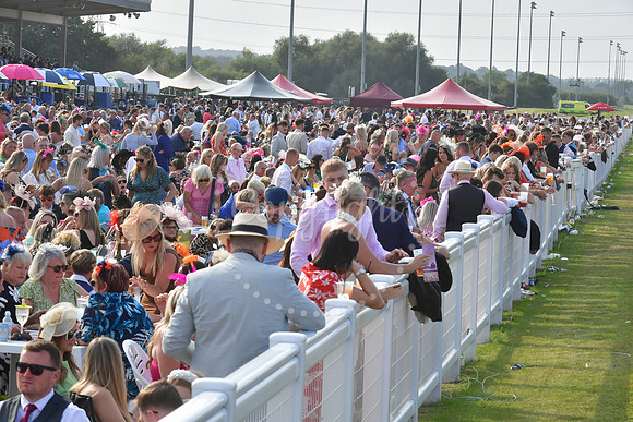 Southwell Racecourse Ladies Day