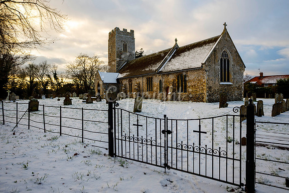 Snowfall in the Norfolk/Suffolk border village of Homersfield