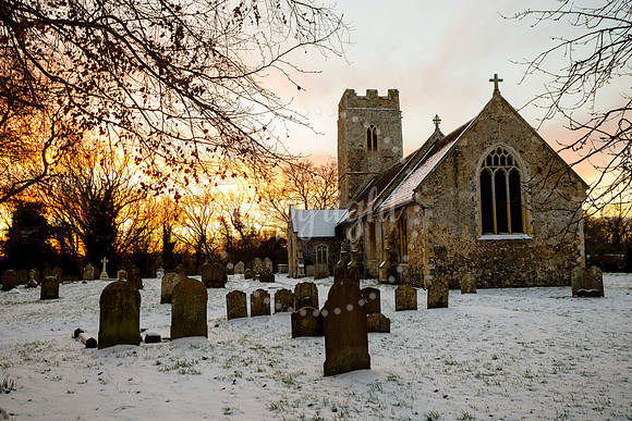 Snowfall in the Norfolk/Suffolk border village of Homersfield