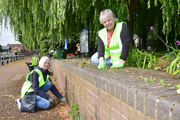 Historic Newark in Bloom litter pick