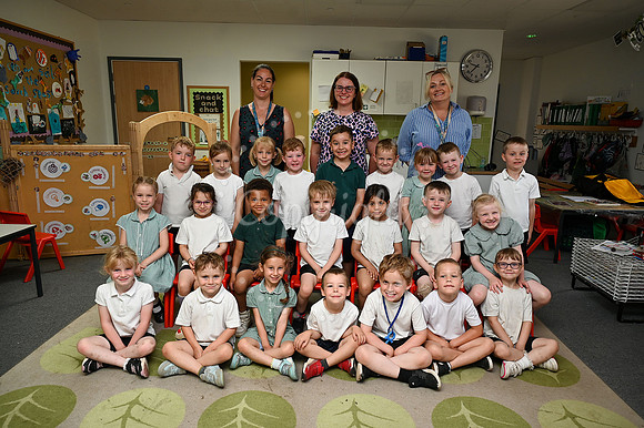 BFP The Pines Primary School, Manor Wood, Red Lodge.Class of th