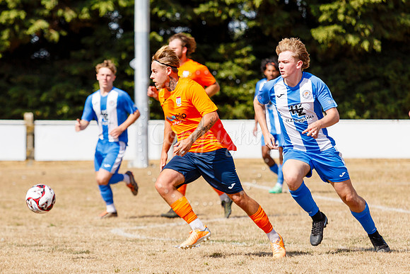Diss Town v Holbeach United