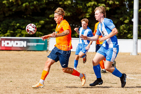 Diss Town v Holbeach United