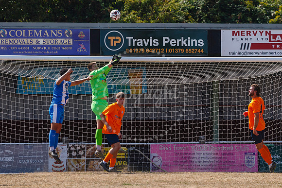 Diss Town v Holbeach United