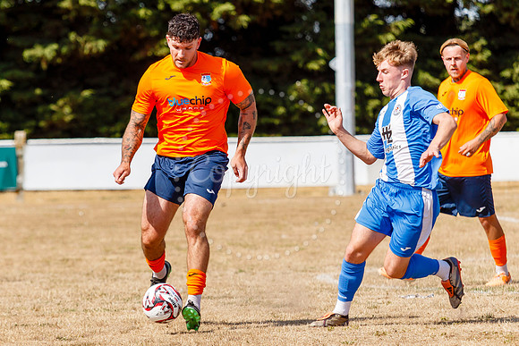 Diss Town v Holbeach United
