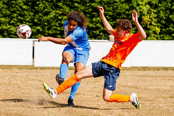 Diss Town v Holbeach United