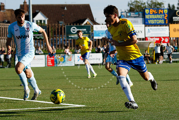 Newmarket Town v Leighton Town