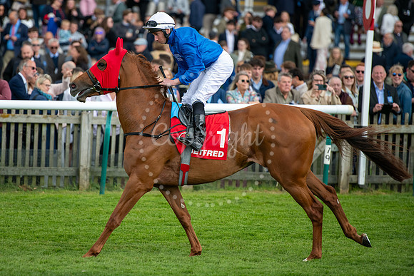 NJ SP Newmarket Rowley Mile 1000 Guineas Day. Picture by Mark We
