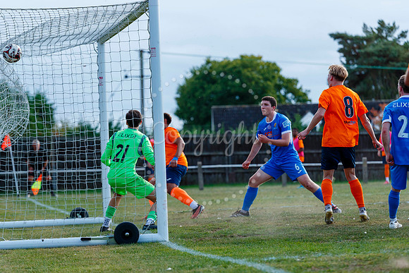 Diss Town v Wivenhoe Town