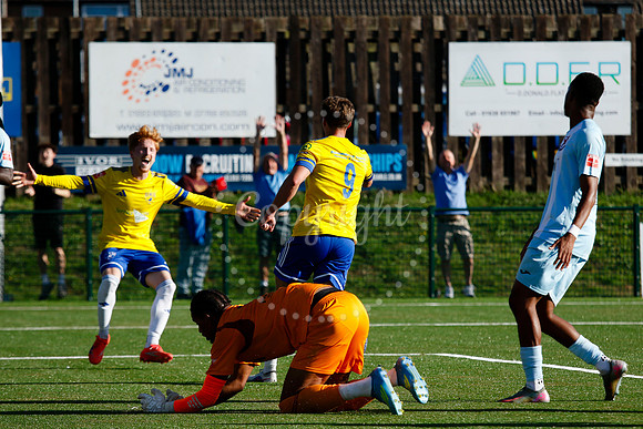 Newmarket Town v Leighton Town