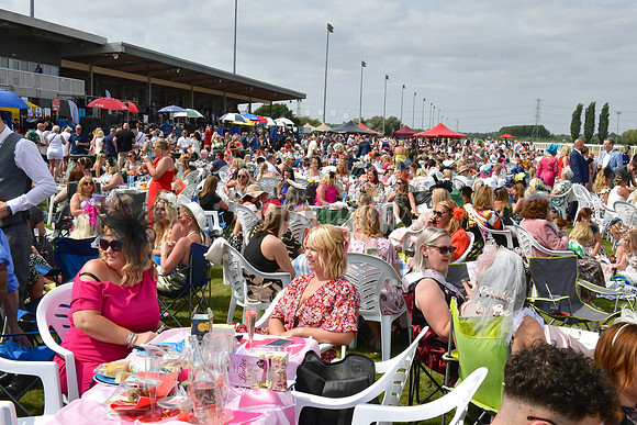 Southwell Racecourse Ladies Day