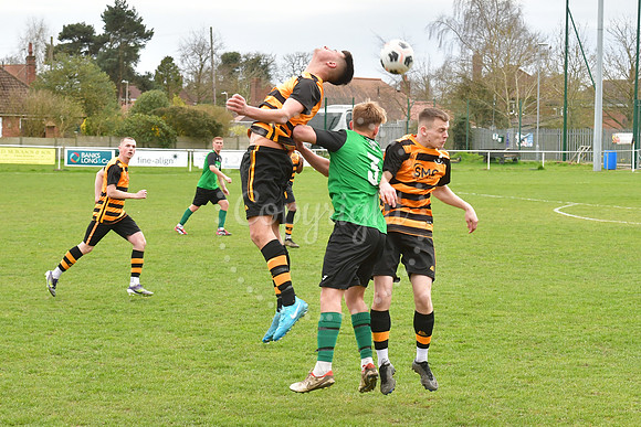 Collingham FC v Borrowash Victoria FC football action
