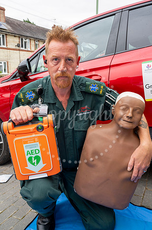 Stowmarket.David Mann takes on Grypon First Aid Unit in honour