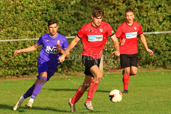 Long Stratton FC v Yelverton