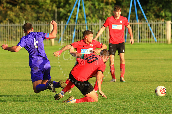 Long Stratton FC v Yelverton