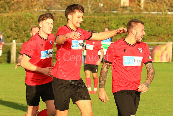 Long Stratton FC v Yelverton
