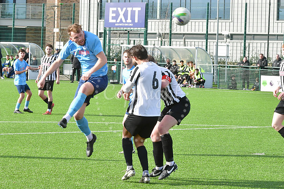 Newark Town v Heanor football action