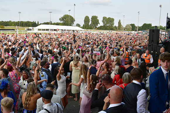 Southwell Racecourse Ladies Day