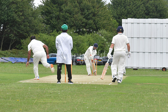 Newark R&M 1st XI v Ruddington 1st VI cricket action