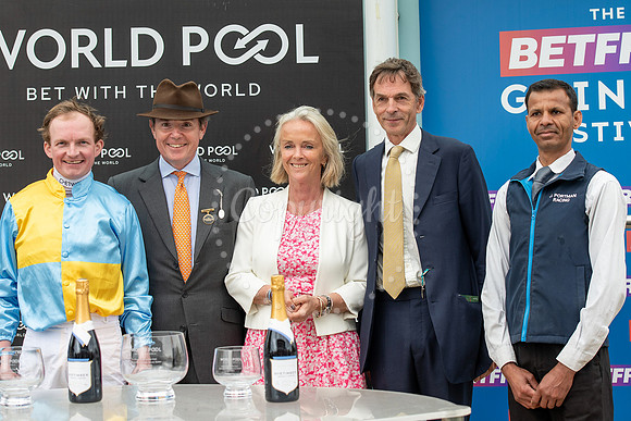 NJ SP Newmarket Rowley Mile 2000 Guineas Day. Picture by Mark We