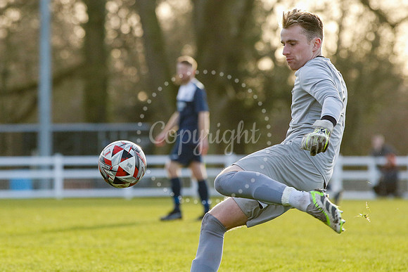 Football action from Walsham-le-Willows vs Hadleigh United.