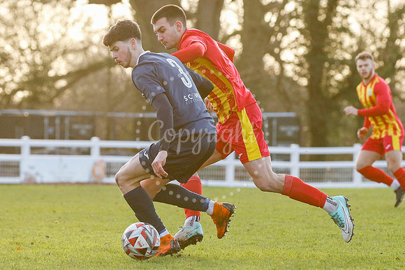 Football action from Walsham-le-Willows vs Hadleigh United.
