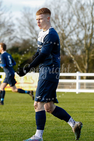 Football action from Walsham-le-Willows vs Hadleigh United.