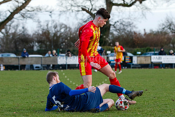 Football action from Walsham-le-Willows vs Hadleigh United.