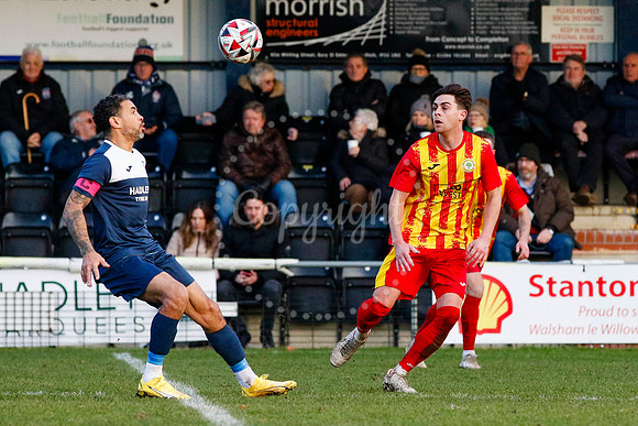 Football action from Walsham-le-Willows vs Hadleigh United.