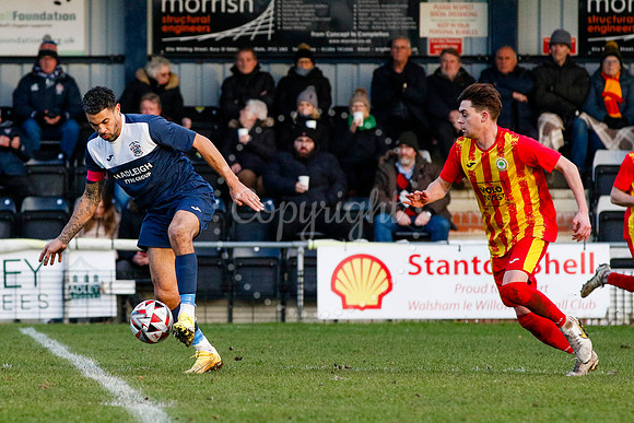 Football action from Walsham-le-Willows vs Hadleigh United.