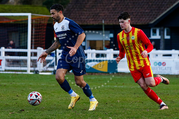 Football action from Walsham-le-Willows vs Hadleigh United.