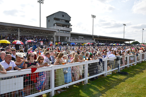 Southwell Racecourse Ladies Day