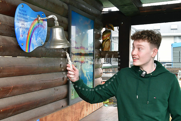 Dan Evans, bell ringing ceremony at Nottingham City Hospital