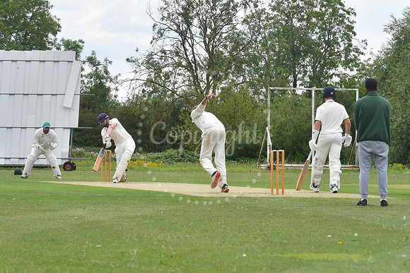 Newark R&M 1st XI v Ruddington 1st VI cricket action