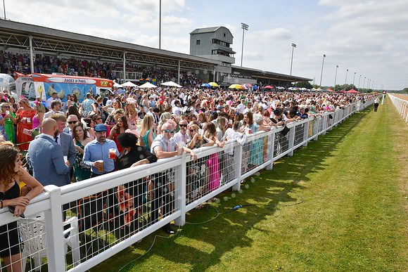 Southwell Racecourse Ladies Day