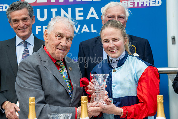 NJ SP Newmarket Rowley Mile 1000 Guineas Day. Picture by Mark We
