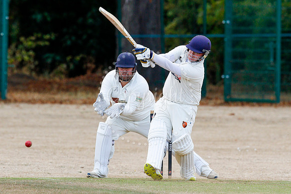 Cricket action from Diss v Bradfield