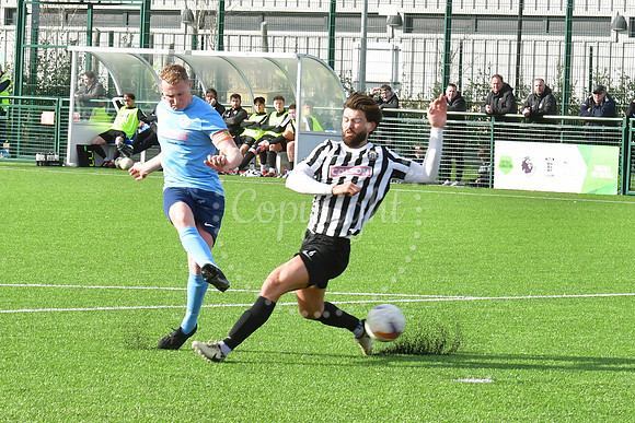 Newark Town v Heanor football action